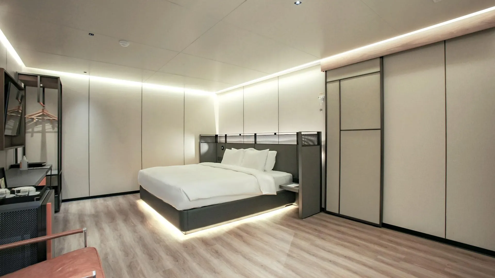 L&L City Hotel Jeju 3*,